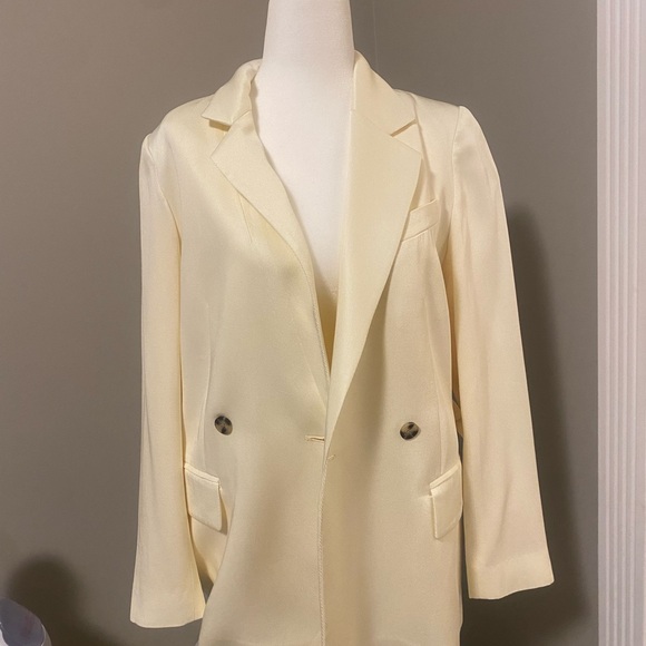 Blazer, like new condition 
Size: XS - Picture 2 of 3